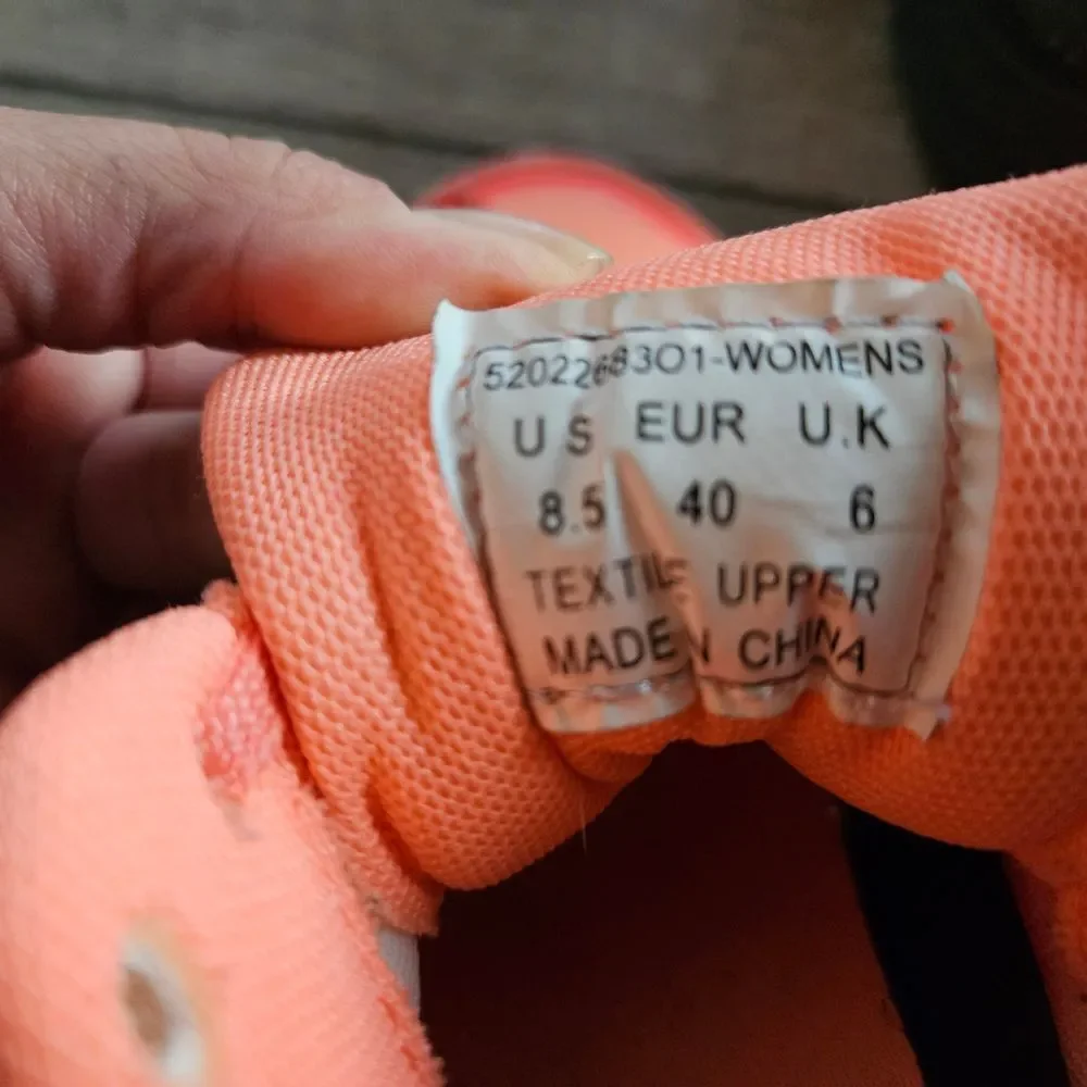 Levi's Coral Sneakers